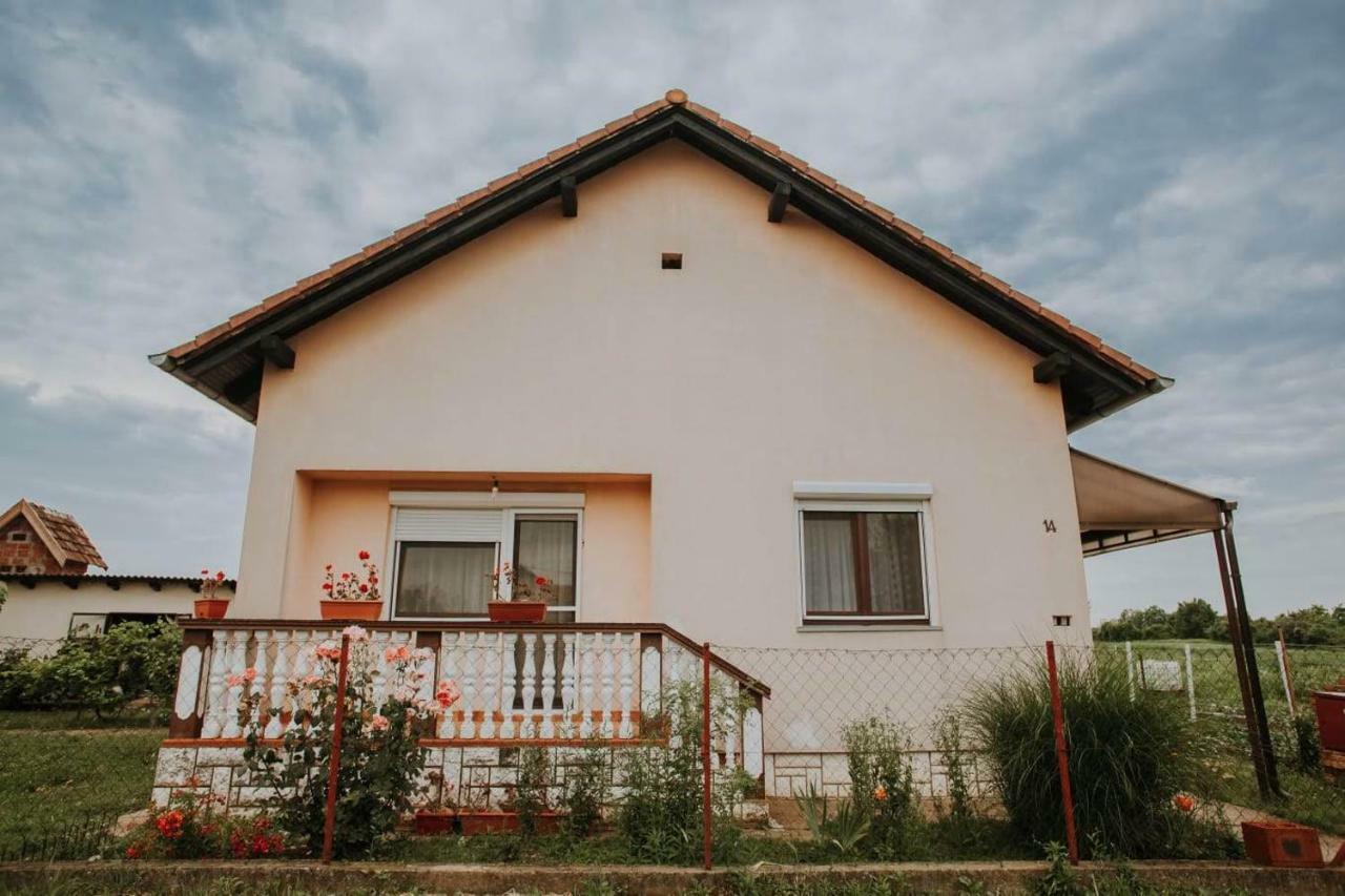 Hacijenda Villa Vukovar Eksteriør billede